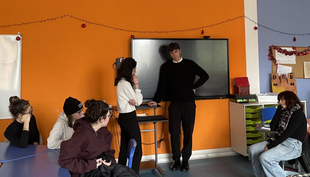 Esercitazioni teatrali con Alice e Daniel protagonisti